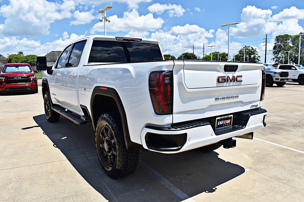 2026 GMC Sierra Image 8
