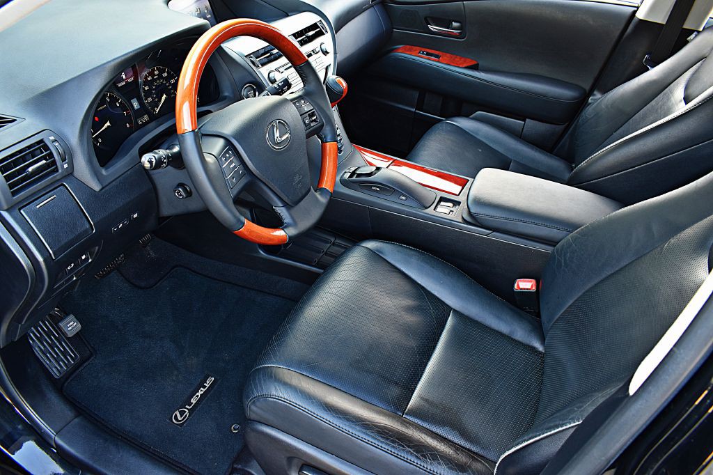 2011 Lexus RX Image 16