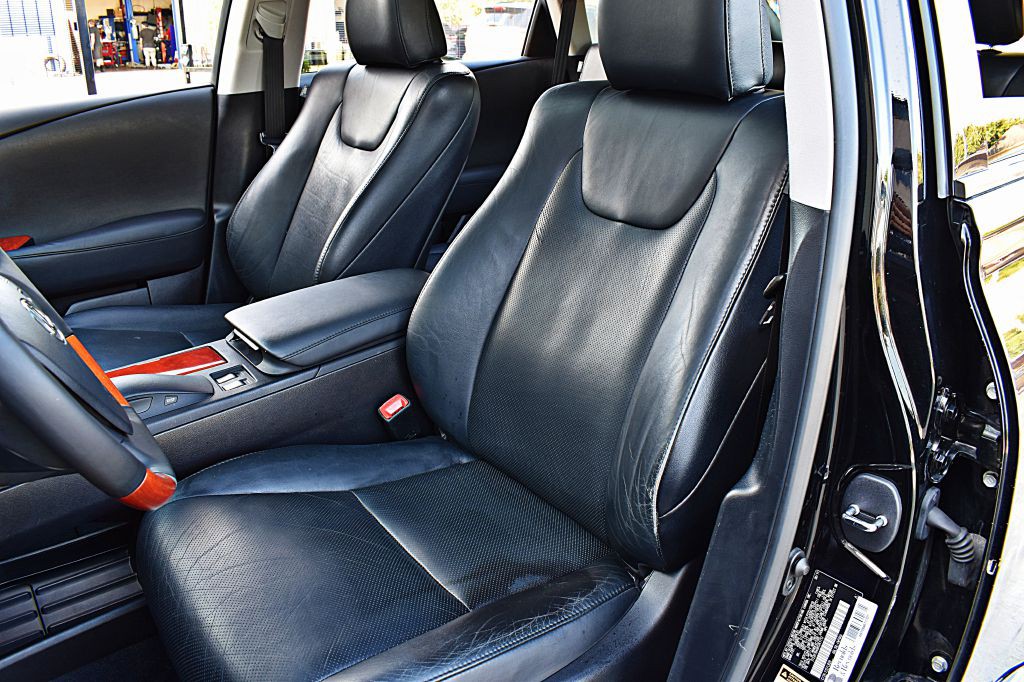 2011 Lexus RX Image 17