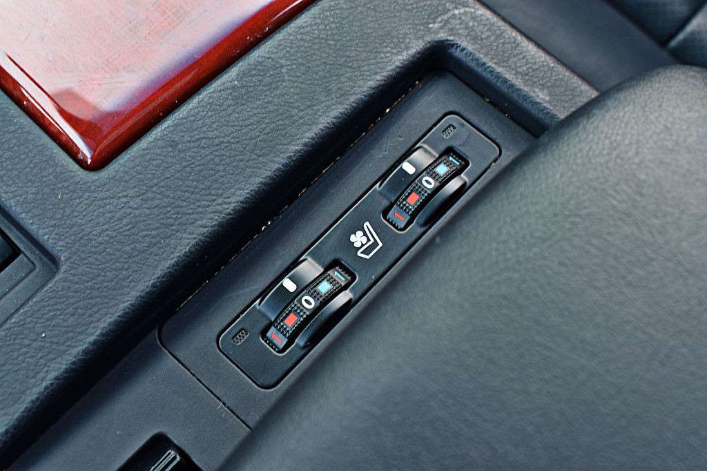 2011 Lexus RX Image 36