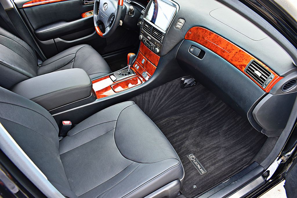 2005 Lexus LS Image 19