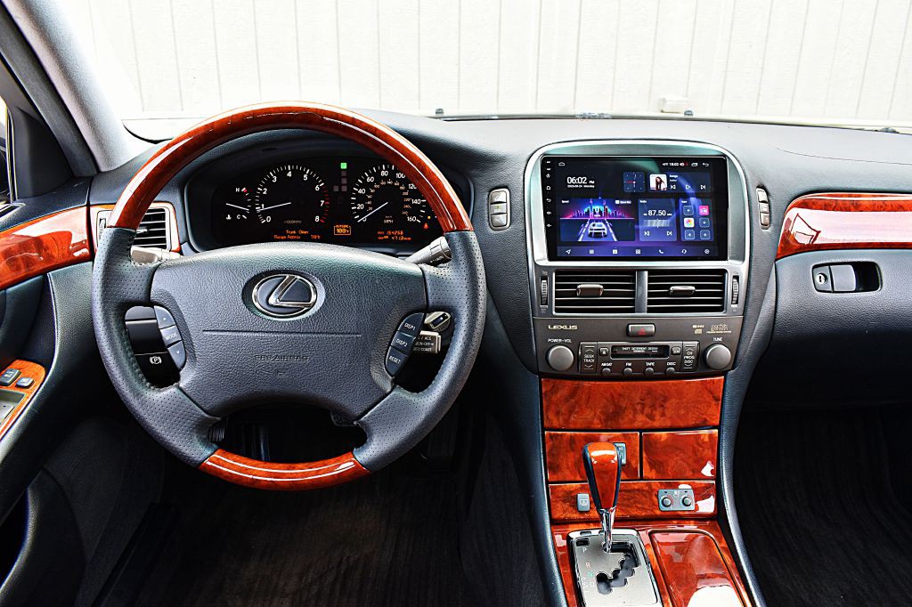 2005 Lexus LS Image 23