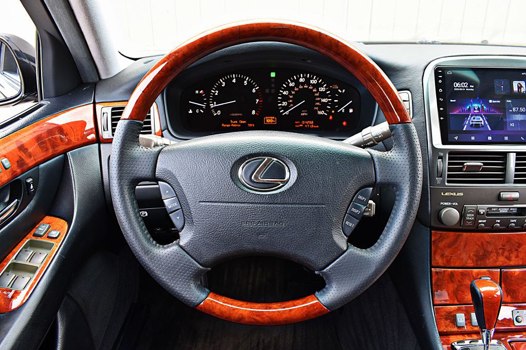 2005 Lexus LS Image 24