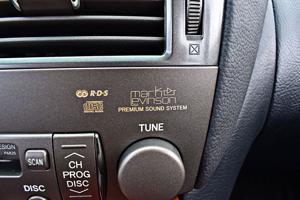 2005 Lexus LS Image 32