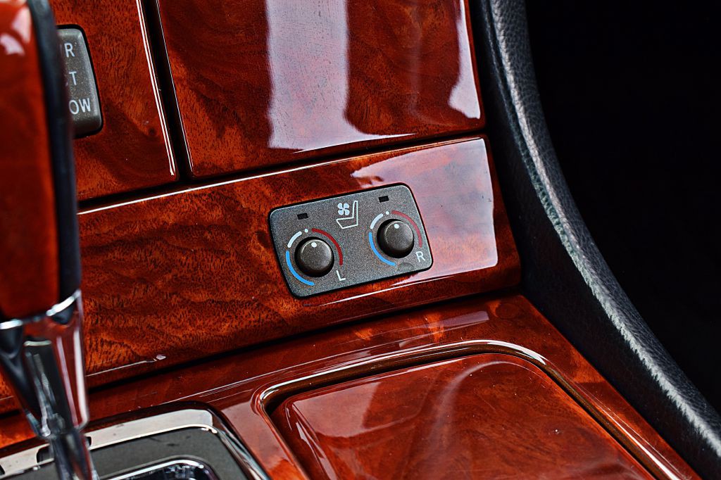 2005 Lexus LS Image 35