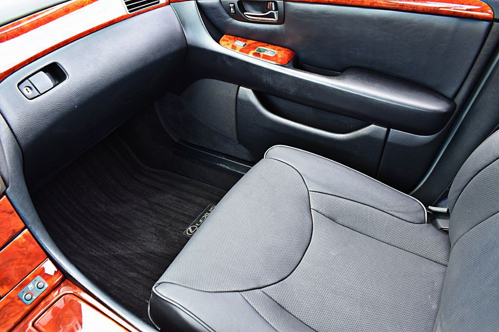 2005 Lexus LS Image 36