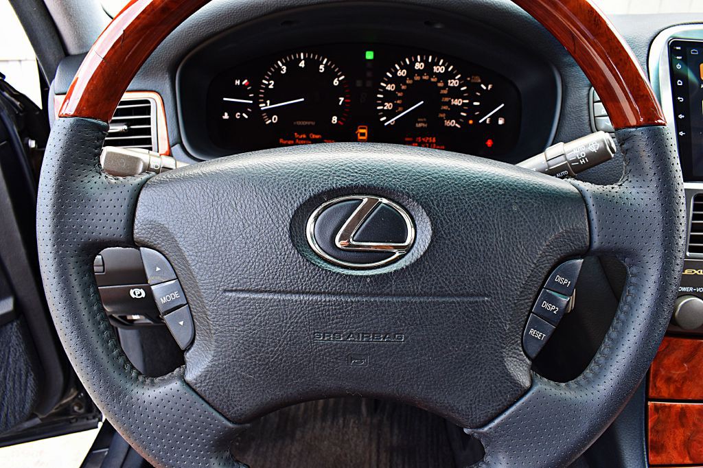 2005 Lexus LS Image 37