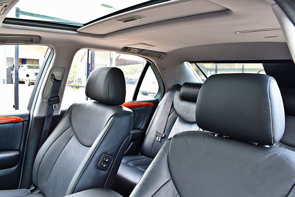 2005 Lexus LS Image 42
