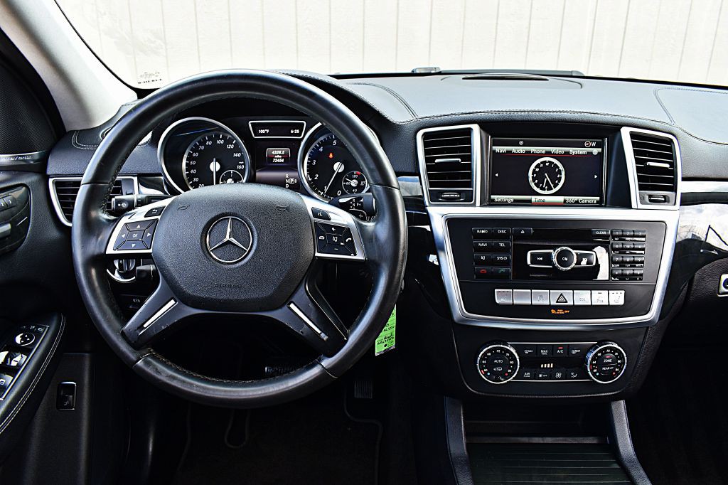 2016 Mercedes-Benz GL-Class Image 24