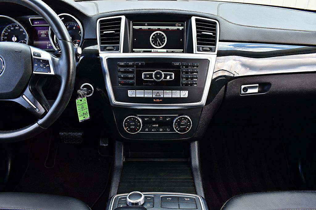 2016 Mercedes-Benz GL-Class Image 26