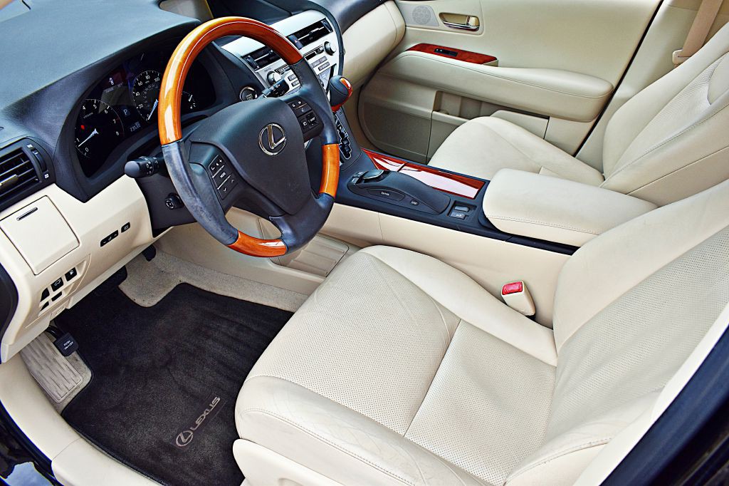 2010 Lexus RX Image 16