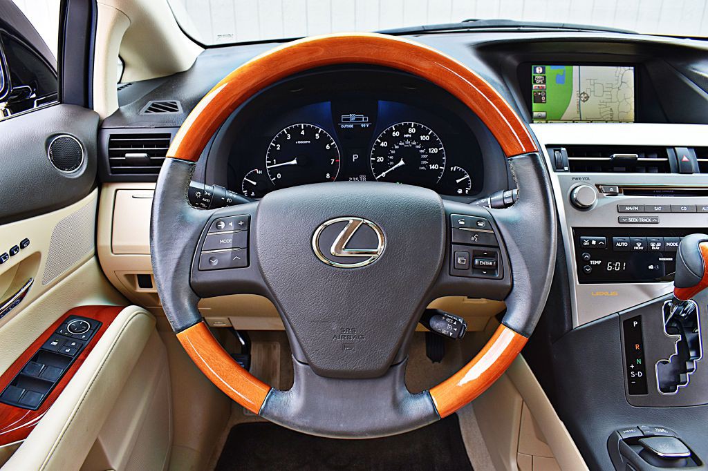 2010 Lexus RX Image 26