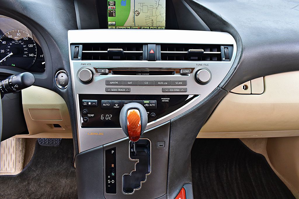 2010 Lexus RX Image 28