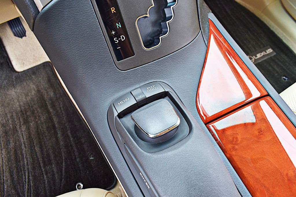 2010 Lexus RX Image 34