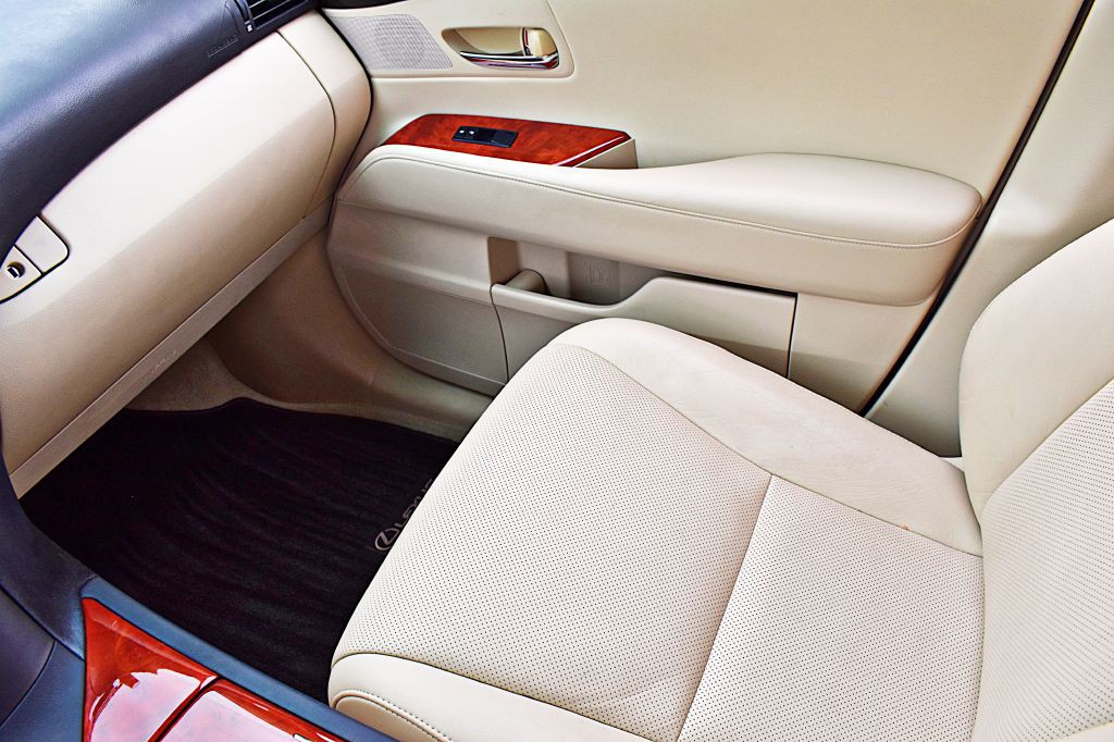 2010 Lexus RX Image 36