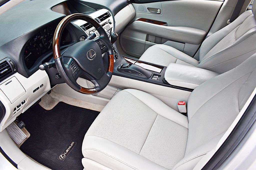 2010 Lexus RX Image 16