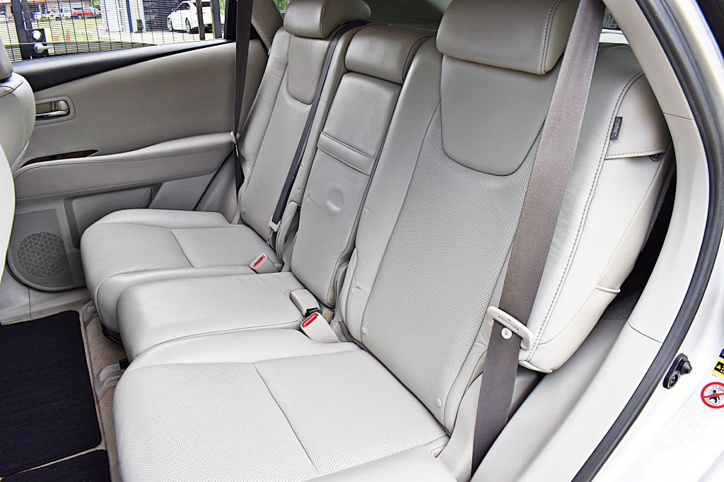 2010 Lexus RX Image 19