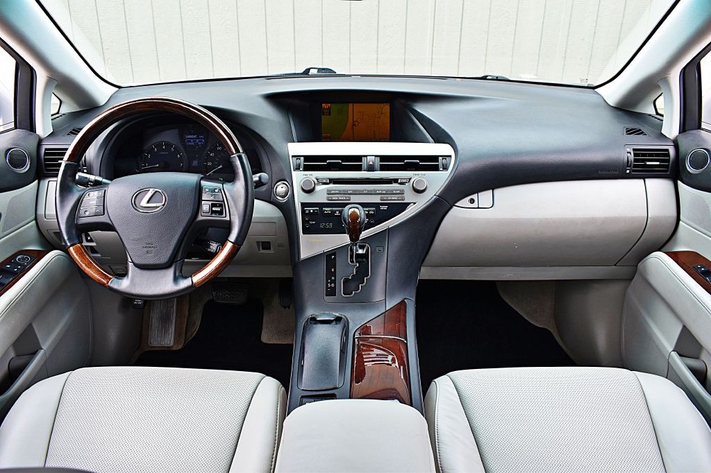 2010 Lexus RX Image 24
