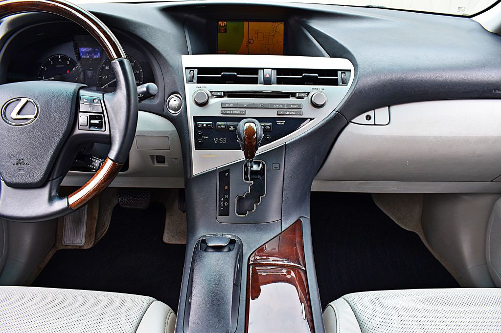 2010 Lexus RX Image 27