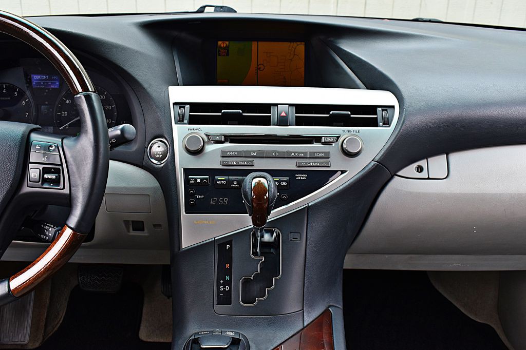 2010 Lexus RX Image 28