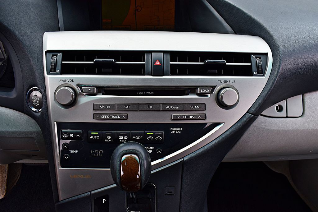 2010 Lexus RX Image 30