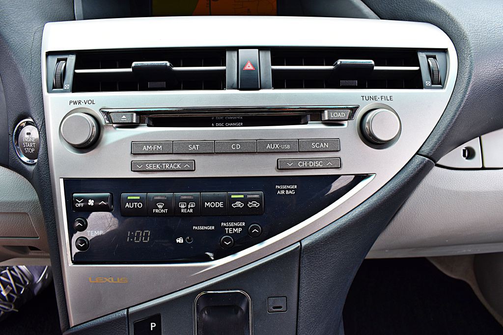2010 Lexus RX Image 32