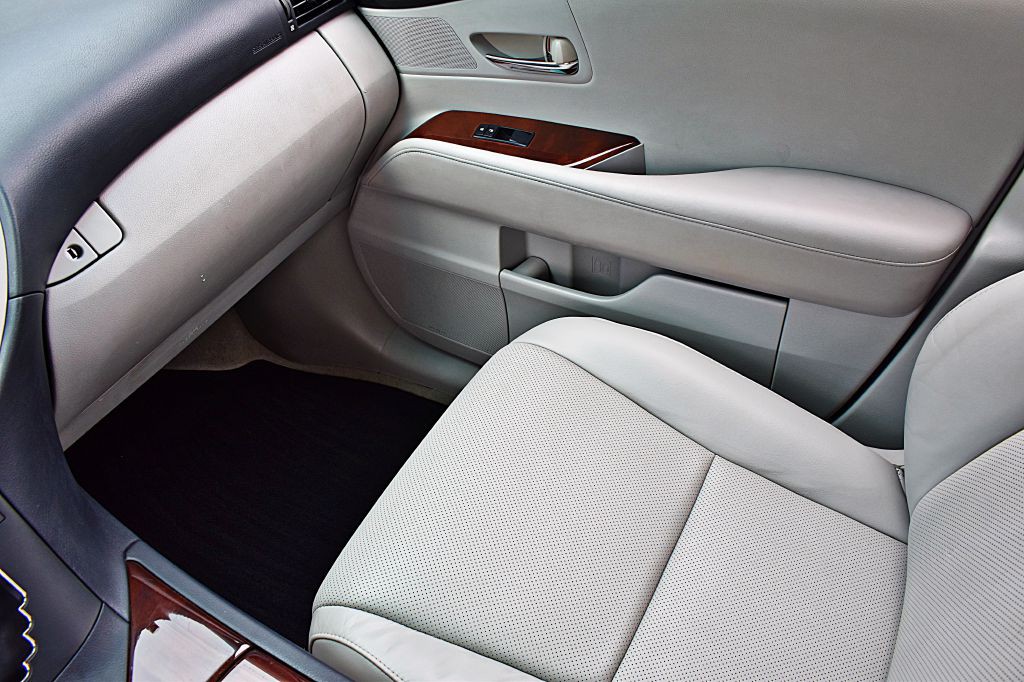 2010 Lexus RX Image 35