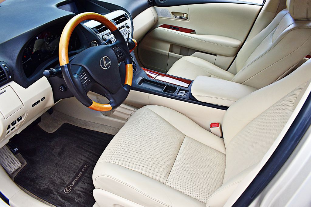 2012 Lexus RX Image 16