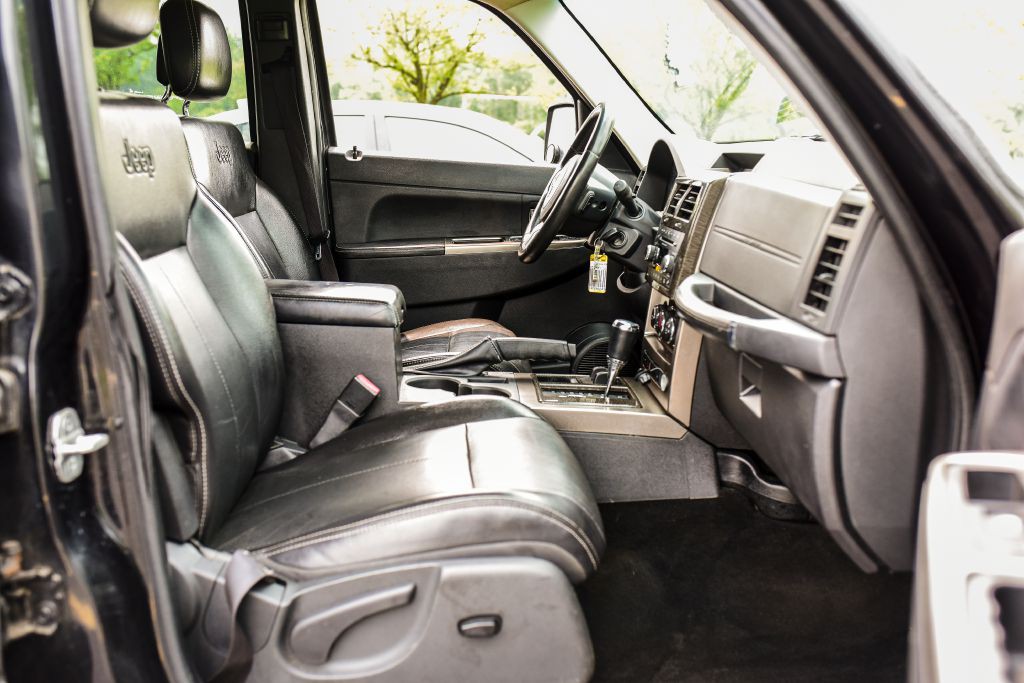 2012 Jeep Liberty Image 11