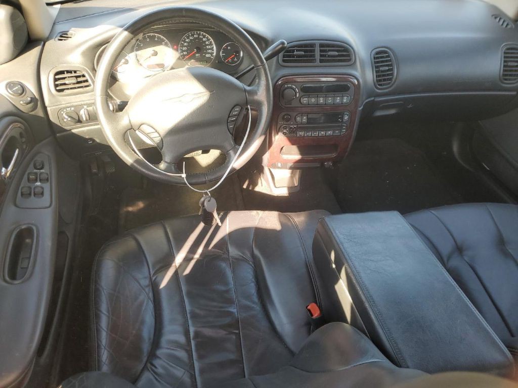 2003 Chrysler Concorde Image 8