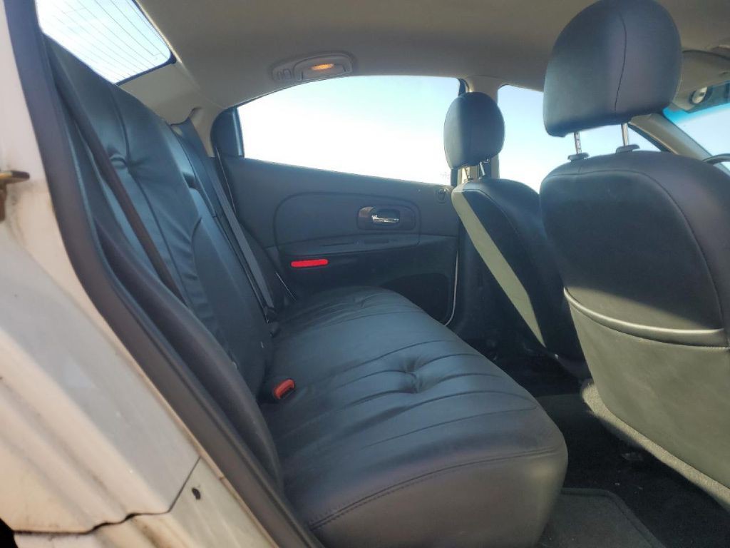 2003 Chrysler Concorde Image 10