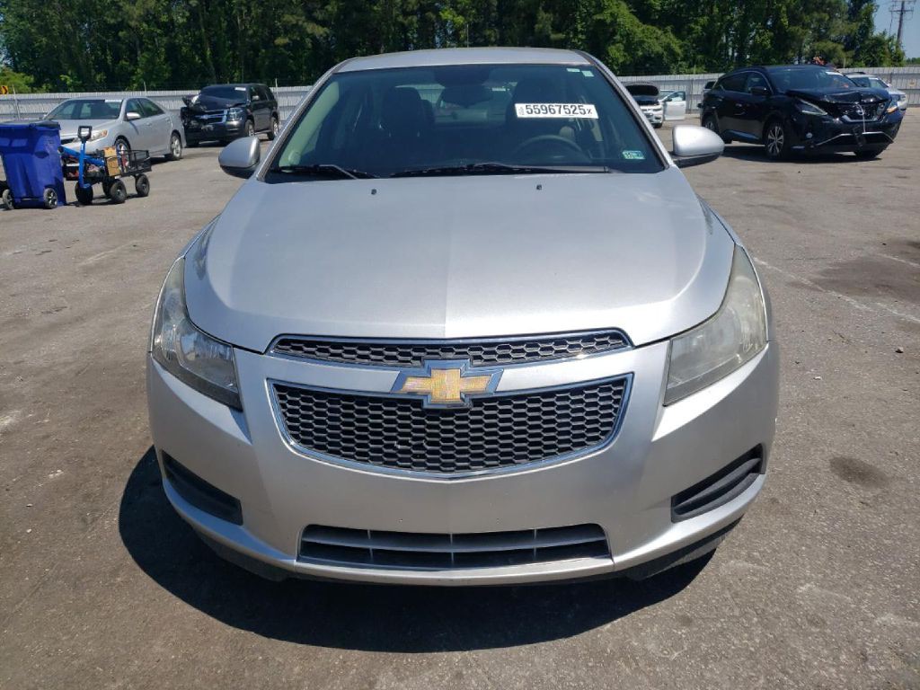 2012 Chevrolet Cruze Image 2