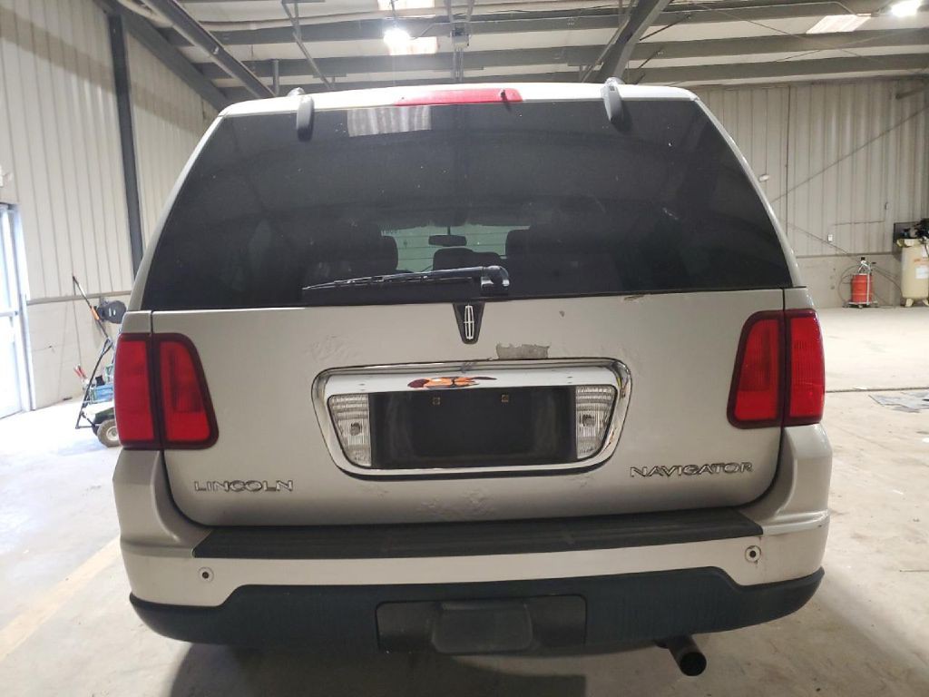 2006 Lincoln Navigator Image 3