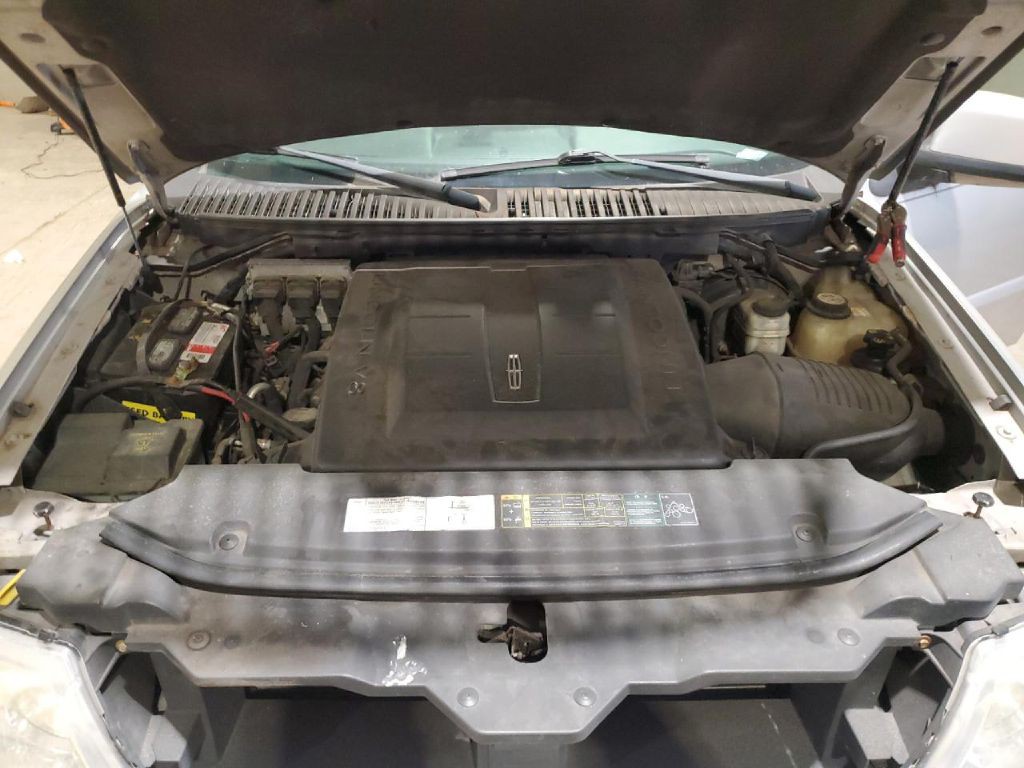 2006 Lincoln Navigator Image 6