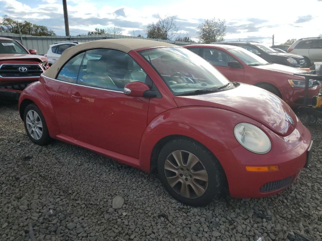 2010 Volkswagen Beetle Image 3