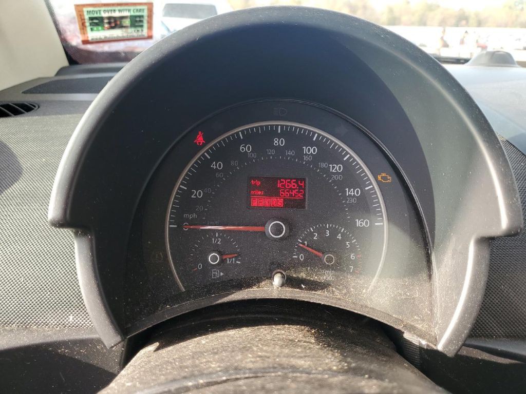 2010 Volkswagen Beetle Image 7