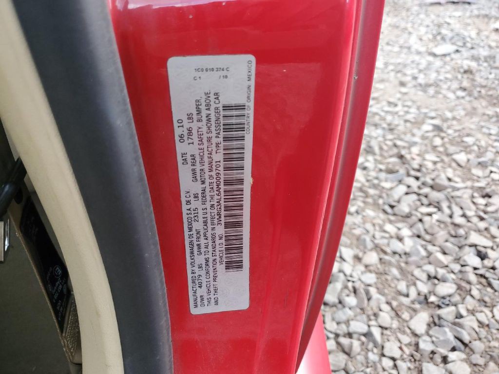 2010 Volkswagen Beetle Image 12