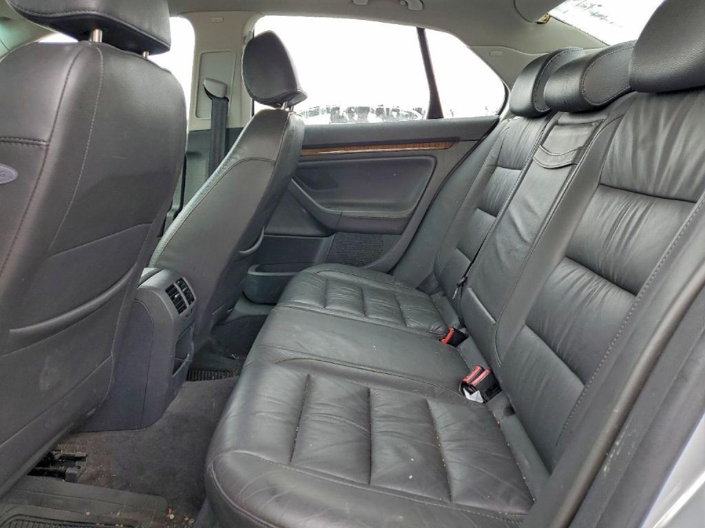 2005 Volkswagen Jetta Image 9