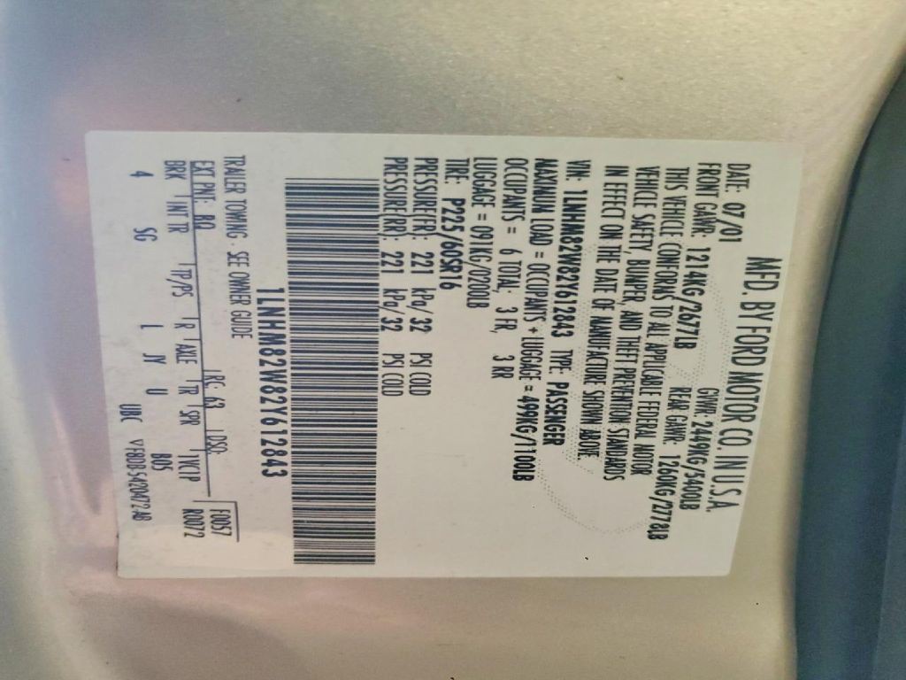 2002 Lincoln Town Car Image 11