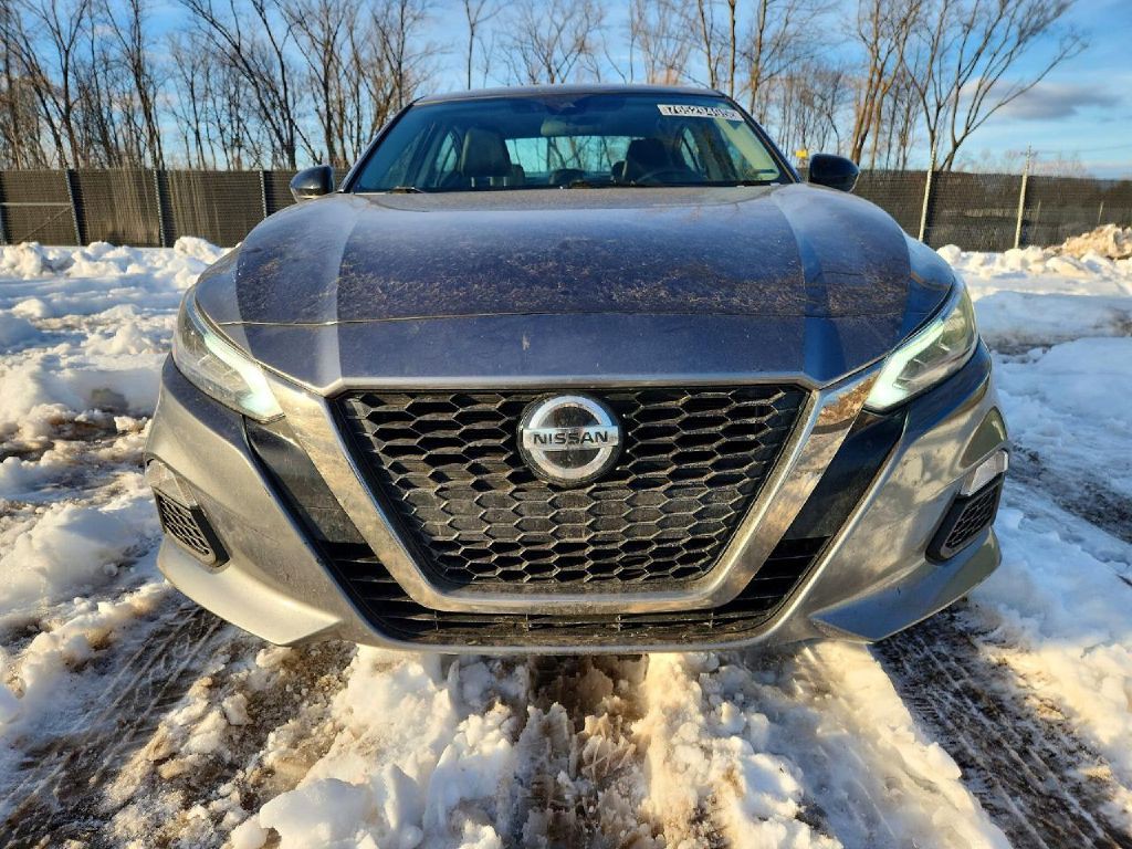 2022 Nissan Altima Image 2