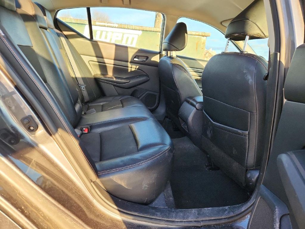 2022 Nissan Altima Image 9