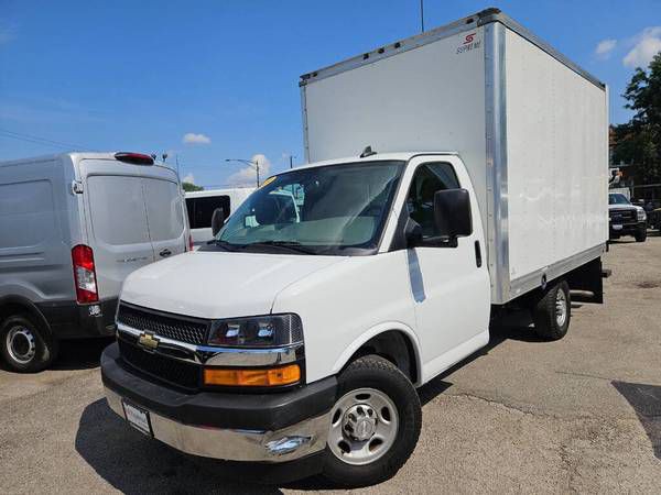 2017 Chevrolet Express Image 1