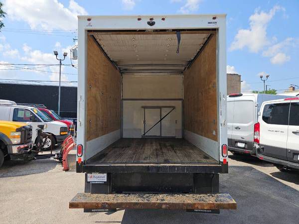 2017 Chevrolet Express Image 6