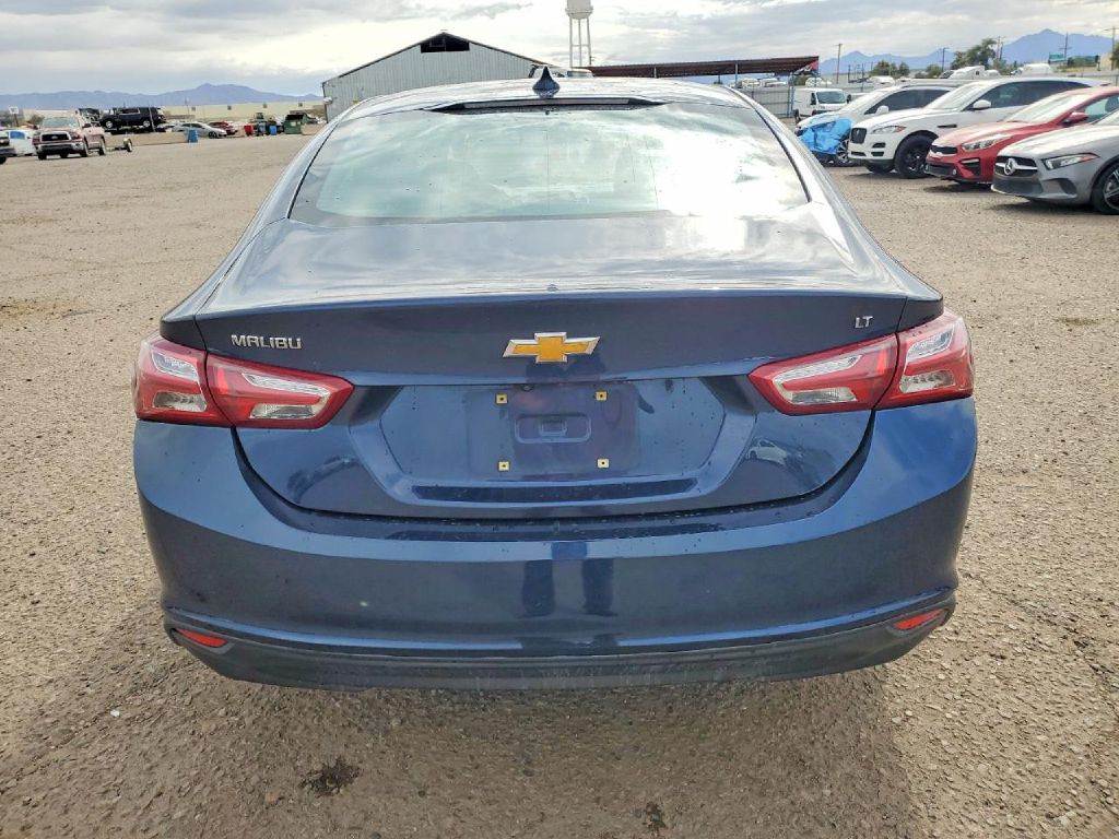 2022 Chevrolet Malibu Image 5