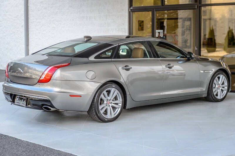 2017 Jaguar XJ Image 6
