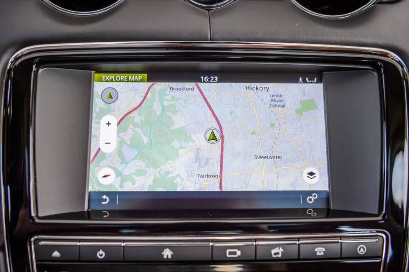 2017 Jaguar XJ Image 7