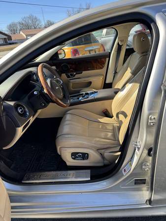 2017 Jaguar XJ Image 9