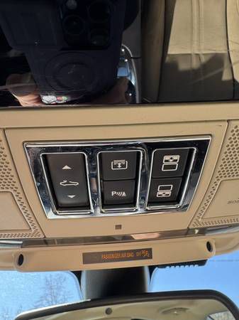 2017 Jaguar XJ Image 14