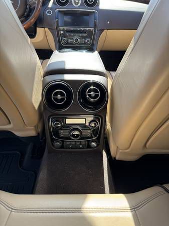 2017 Jaguar XJ Image 16