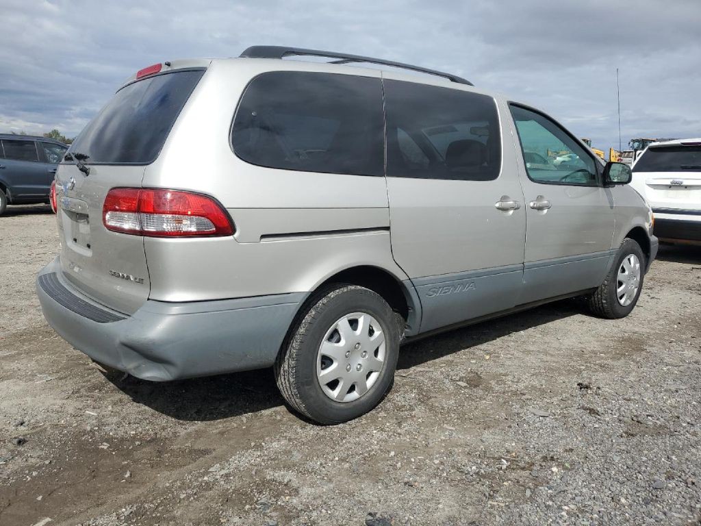2002 Toyota Sienna Image 4